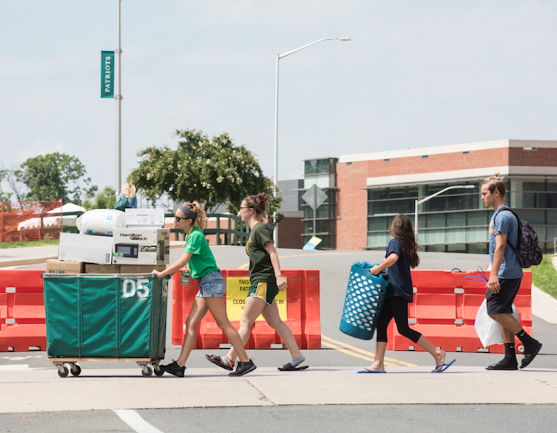 Students moving in to residence halls